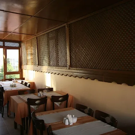 Peninsula Szálloda 3*