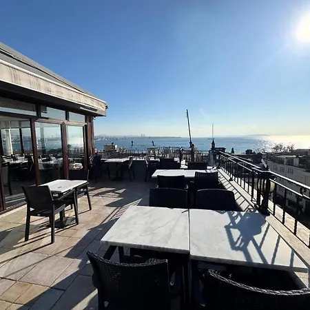 Peninsula Szálloda 3*