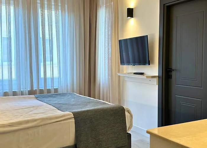 Peninsula Отель