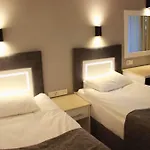 Peninsula Szálloda 3*