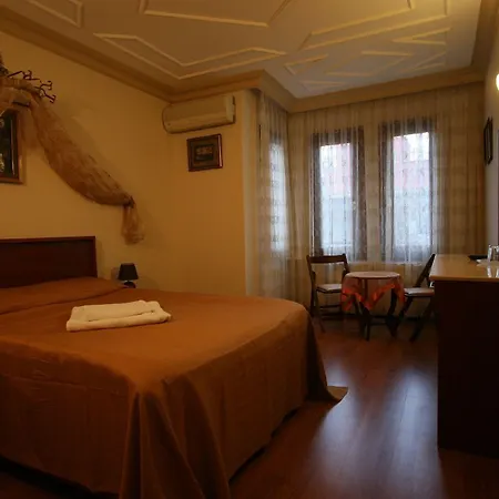 Hotel Peninsula
