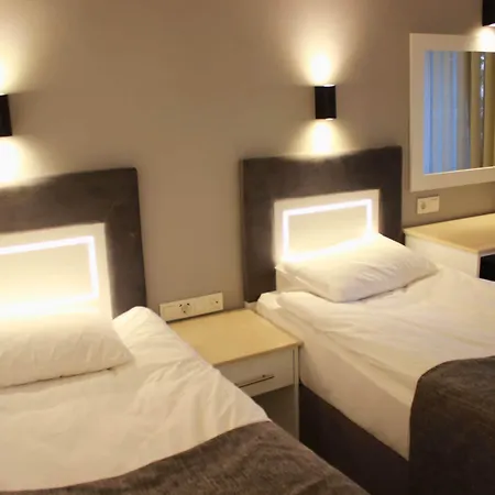 Peninsula Hotel 3*